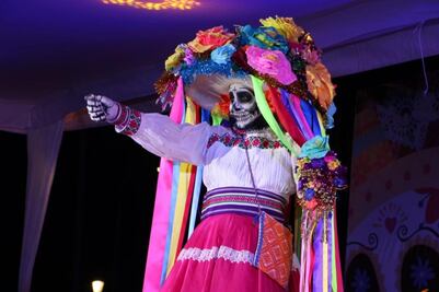 La Catrina de Erik de Luna cerró el Festival de Día de Muertos