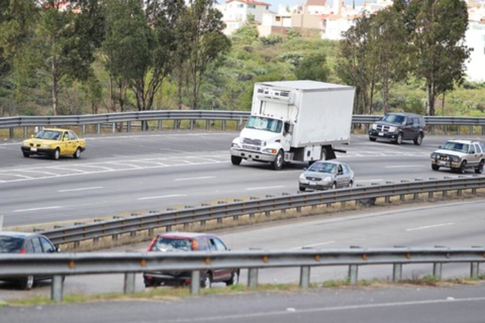 Vigilan carreteras; aseguran a sujeto