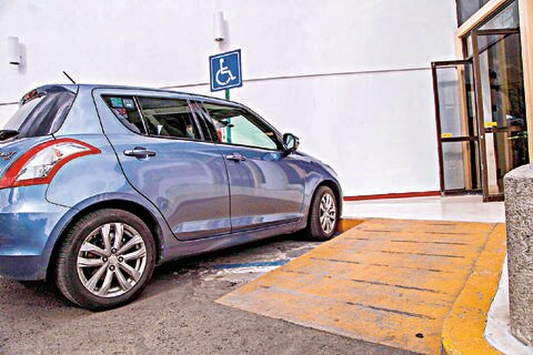 Trabajan para tener centros comerciales incluyentes