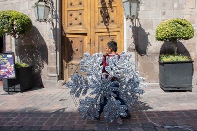 Ya "ponen chulo" el Centro Histórico de Querétaro para la época navideña 