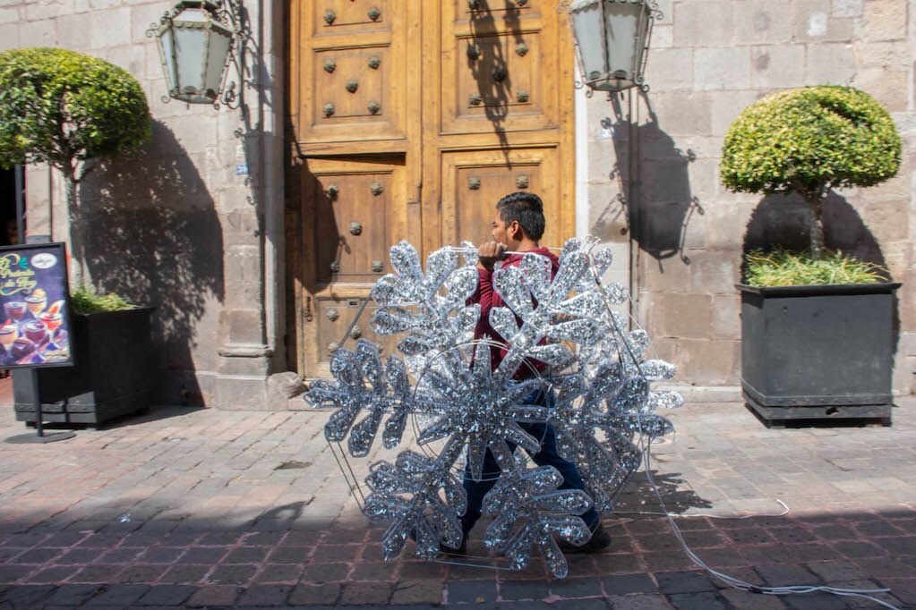 Ya "ponen chulo" el Centro Histórico de Querétaro para la época navideña