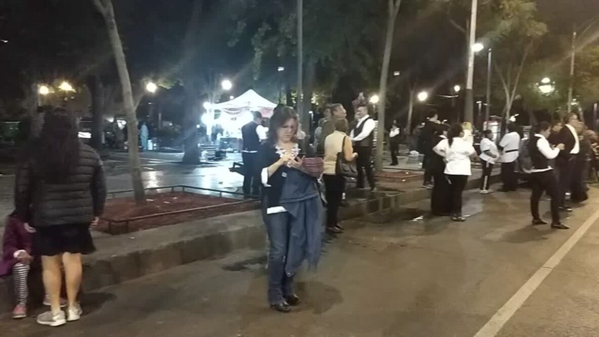 En la avenida Reforma y Bucareli salió la gente a las calles. Foto: Teresa Moreno