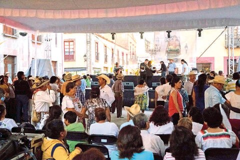 Aún hay discriminación contra indígenas: sondeo