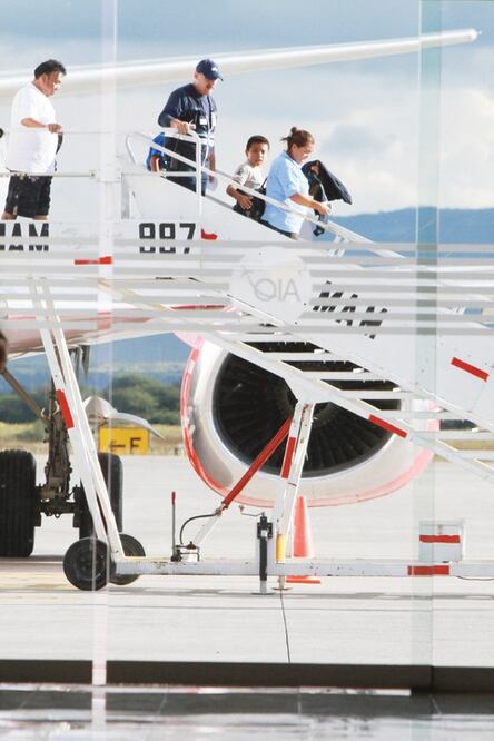 Trasladan a turistas varados