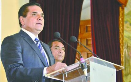 A quirófano, el gobernador de Michoacán por intervención en la columna