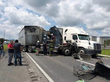 Reportan choque entre tráileres en la carretera Querétaro-San Luis