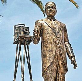 Honran a pionero queretano de la fotografía 