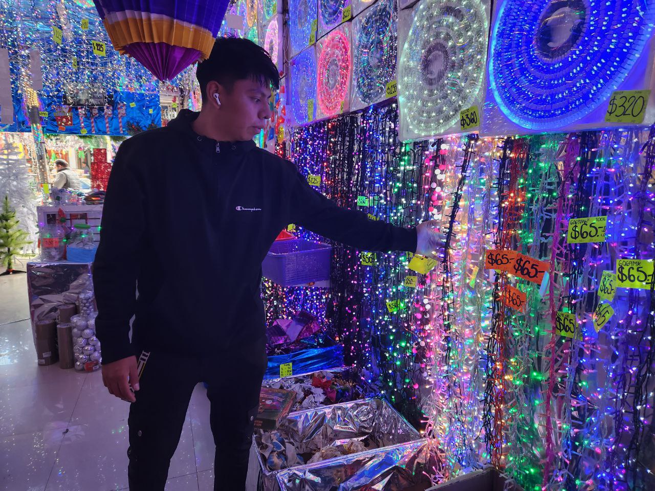 Destellos de navidad en el mercado de la cruz