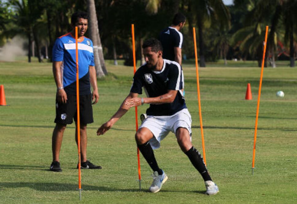 Corona se ilusiona con Gallos Blancos