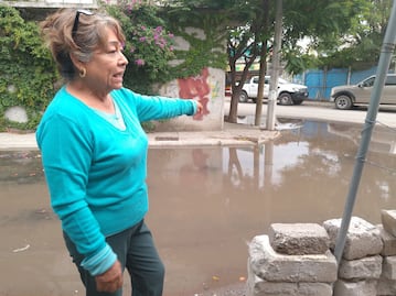 "Aquí no hay drenaje, nos tienen bien olvidados"