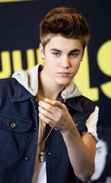 Lanzan muñeco de Justin Bieber en sex shop