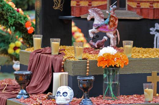 Adelantan altar de muertos