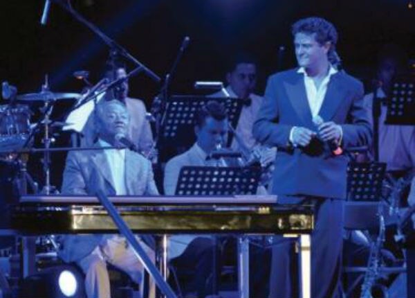 Manzanero cautiva en Tequisquiapan