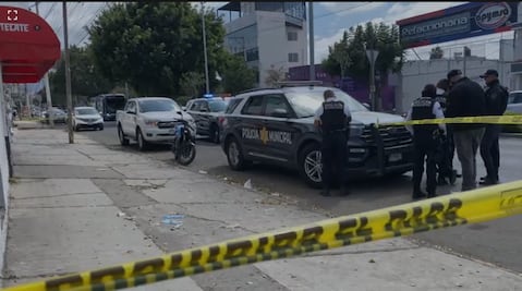 Localizan motocicleta presuntamente vinculada al incendio en OXXO de Querétaro