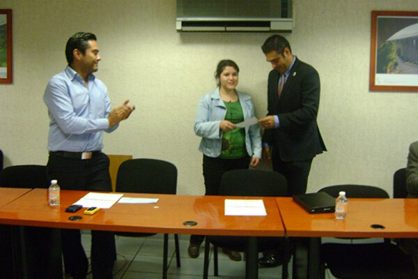 Entregan recursos a proyectos productivos