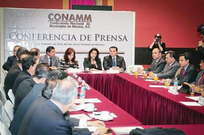 Alcalde participa en reunión de Conamm