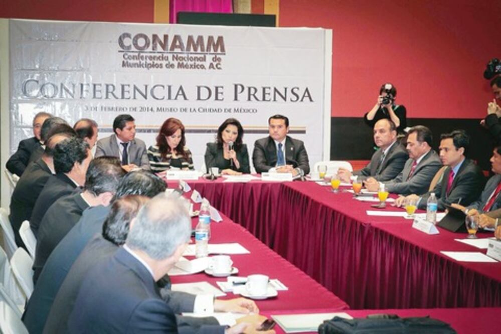 Alcalde participa en reunión de Conamm