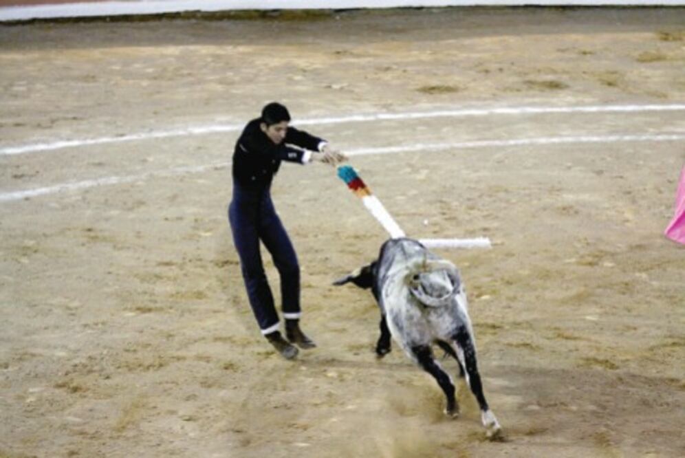 Tarde de cuatro orejas en festival taurino