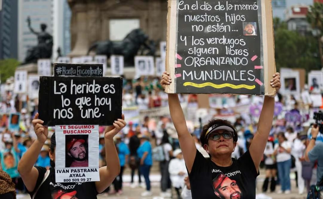 Madres buscadoras realizaron una marcha del Monumento a la Madre con rumbo al Ángel de la independencia este 10 de mayo de 2026. Foto: Diego Simón Sánchez/ EL UNIVERSAL