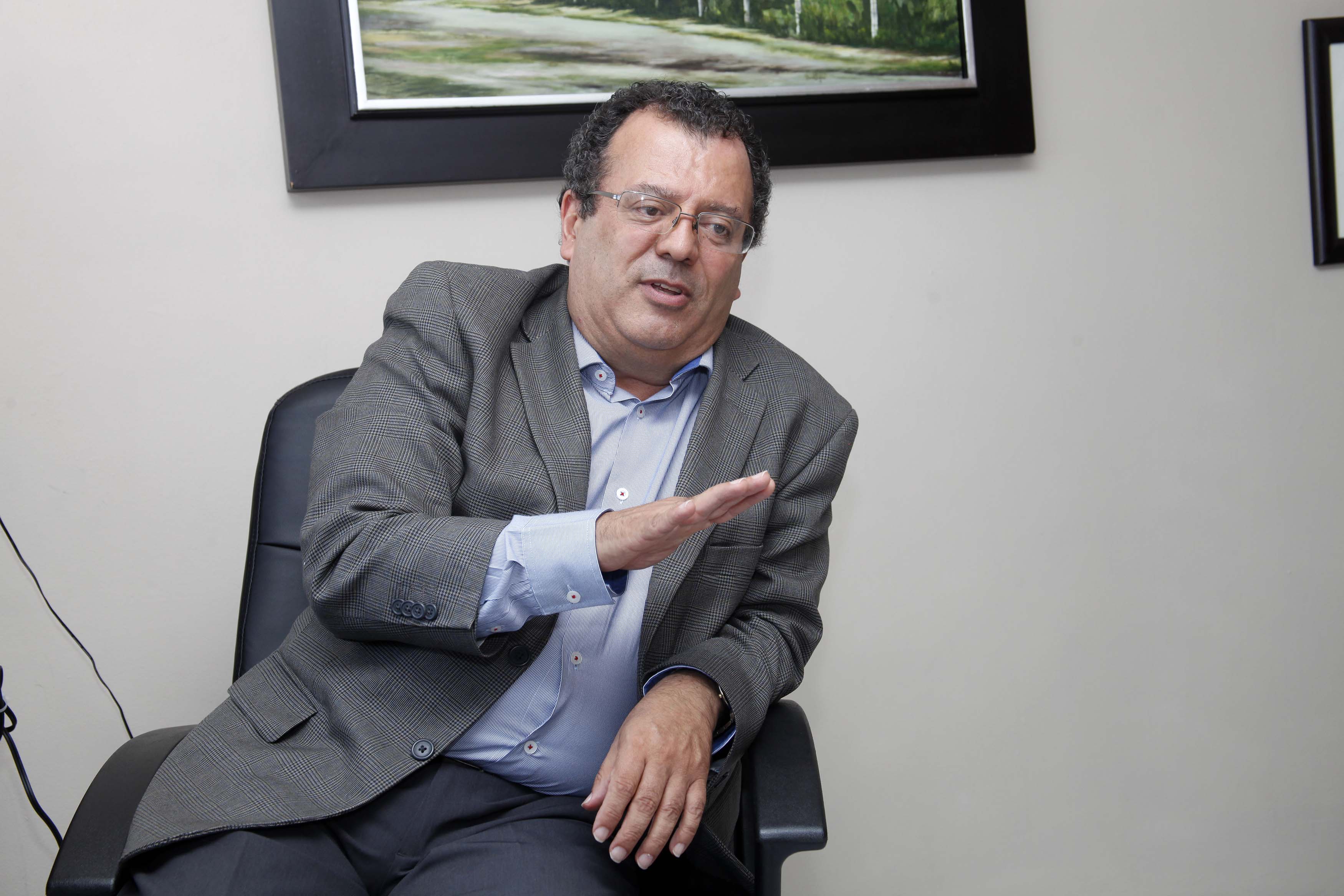 Sueldo de Gilberto Herrera, superior al de Francisco Domínguez