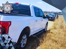 Recuperan camioneta robada y detienen a dos sujetos tras operativo en Amealco
