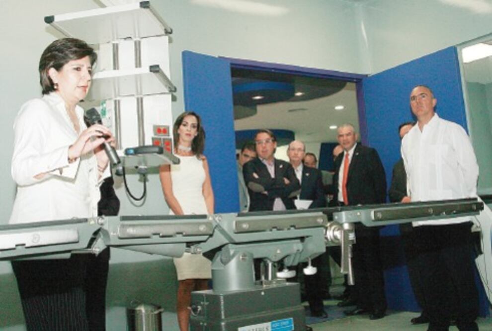 Visitan Hospital Infantil de Oncología