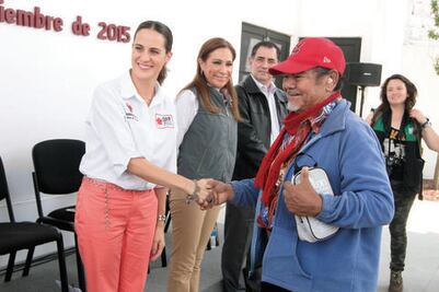 DIF entrega 370 aparatos auditivos