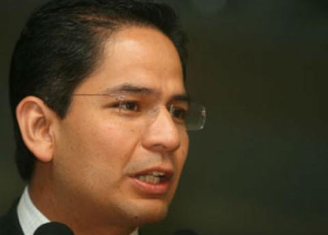 Confirma interés por dirigencia del PRI