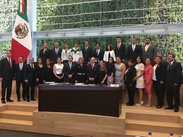 Recibe Eric Salas primer informe de gobierno