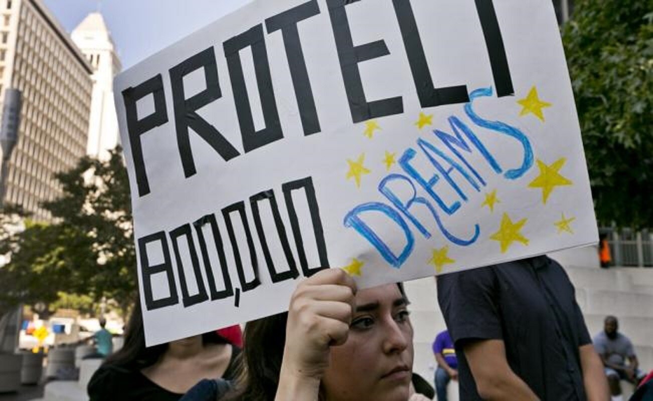 Impugna California decisión de Trump de cancelar DACA