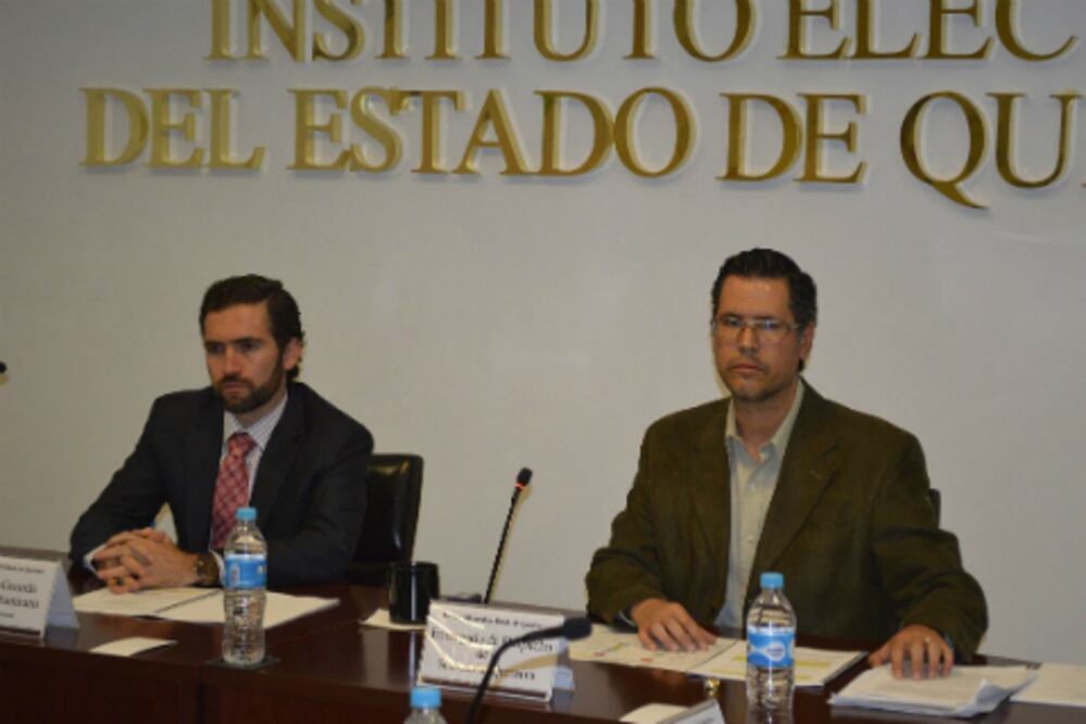 Se reúnen magistrados y consejeros con diputados