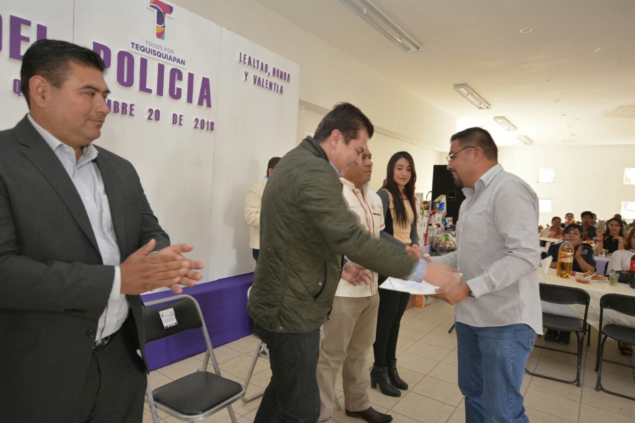 Reconocen labor de policías en Tequisquiapan