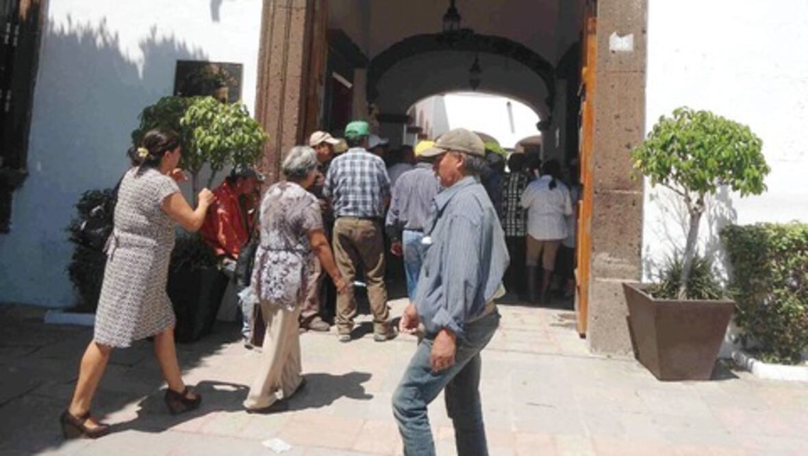 Exigen colonos información del avance de regulación de predios