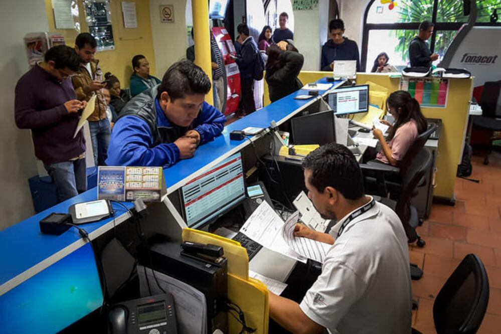 A nivel nacional, en la actual administración federal (dijo el director regional) se han colocado 68 mil millones de pesos con beneficio de más de 19 millones 650 mil trabajadores (RICARDO LUGO. EL UNIVERSAL)