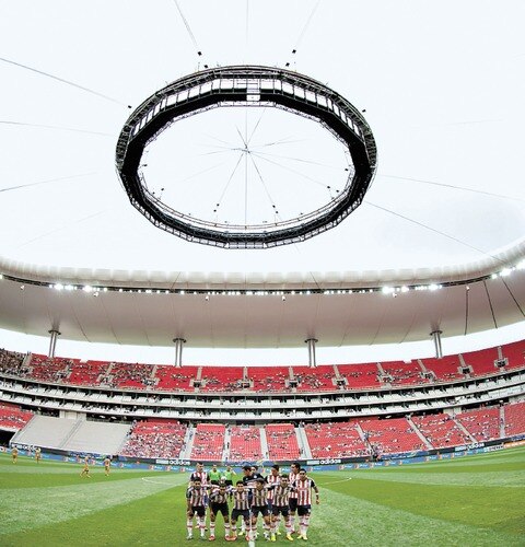 El Omnilife hace costoso a Chivas