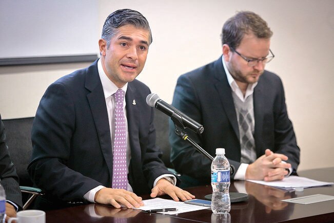 Darío Malpica Basurto, presidente en Querétaro de la Coparmex, descarta que las empresas consideren reducir plantillas laborales o salarios de los trabajadores (VÍCTOR PICHARDO. EL UNIVERSAL)