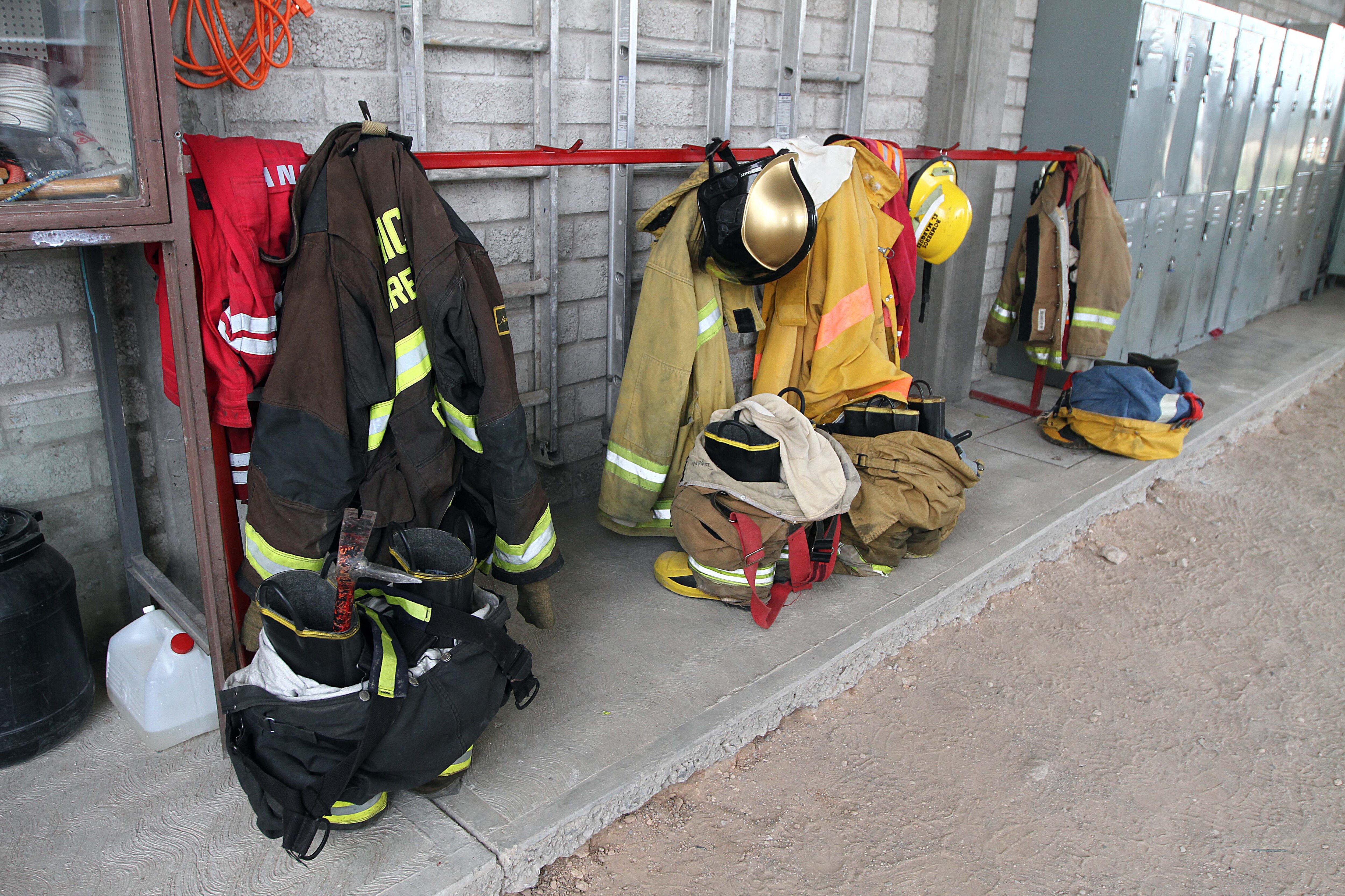 Bomberos queretanos reciben donación