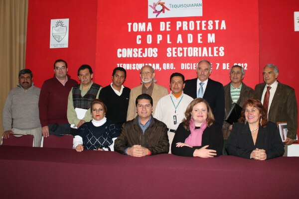 Protestan integrantes de Copladem en Tequisquiapan