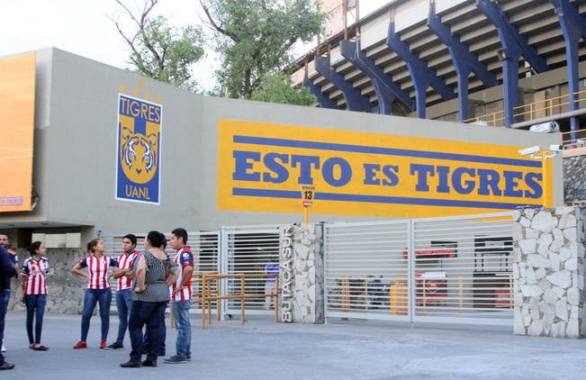 La afición rojiblanca tenía la esperanza de ver a sus Chivas. (IMAGO 7)