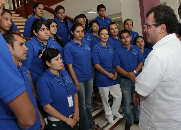 Universitarios trabajan para prevenir adicciones