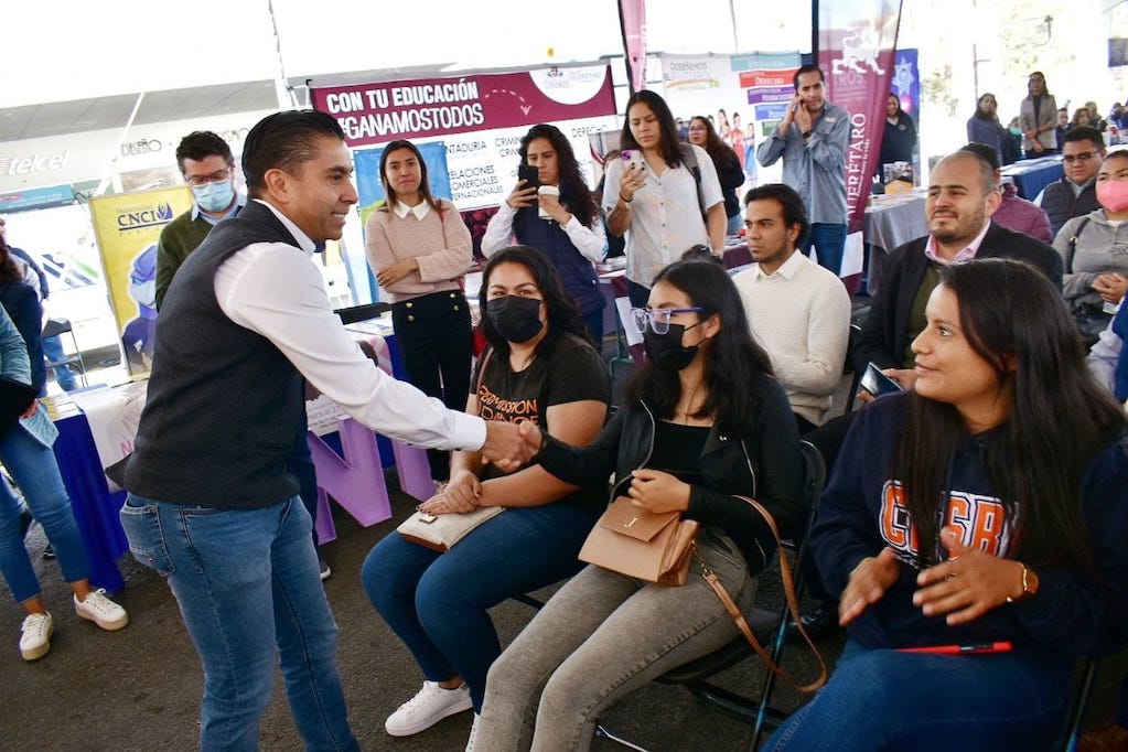 Ofertan becas universitarias a mujeres que viven en Corregidora