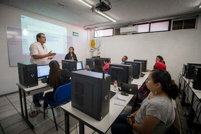 Destacan éxito de escuela de computación 