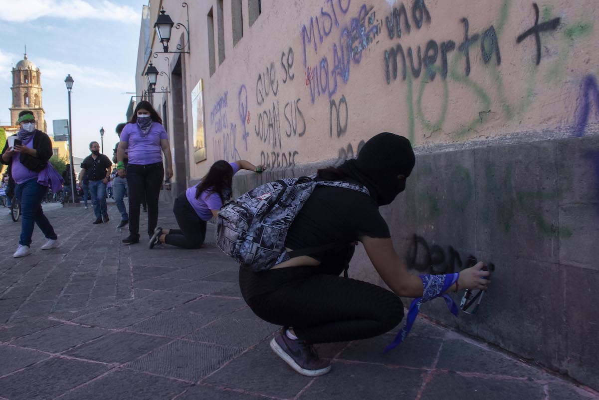 "No hagan destrozos", piden autoridades a grupos feministas en Querétaro