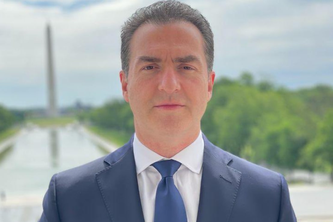 Adrián de la Garza denuncia ante la OEA "violaciones" a la democracia en México