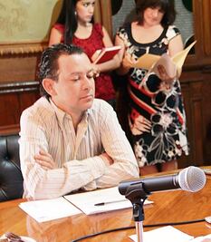 Continúan vigentes amparos, dice Nava