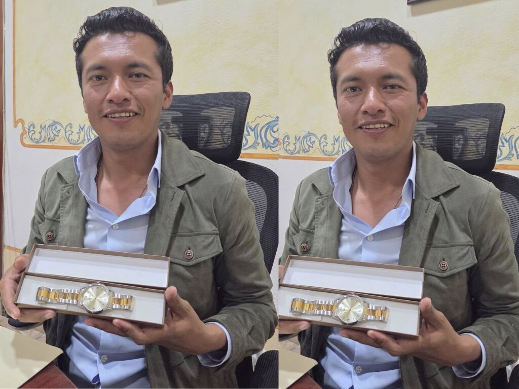 “No es un Rolex, niños de primaria me hicieron llegar el presente", asegura Alejo Sánchez, presidente municipal de Tolimán