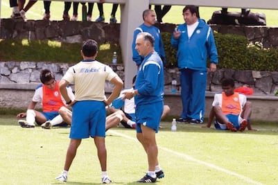 Memo Vázquez descarta a una Máquina defensiva