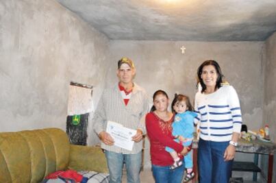 Entregan en Paniagua cuartos habitacionales