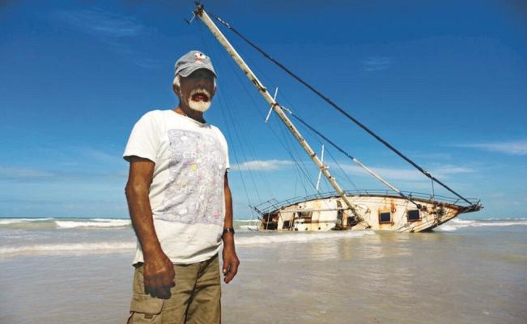 El septuagenario narra que ha pasado su vida en las aguas; primero en su trabajo como buzo y años más tarde navegando por el mundo con un inquebrantable espíritu de trotamundos y la fortuna de encontrar otros hombres de mar.(FOTOS: CUAUHTÉMOC MORENO)