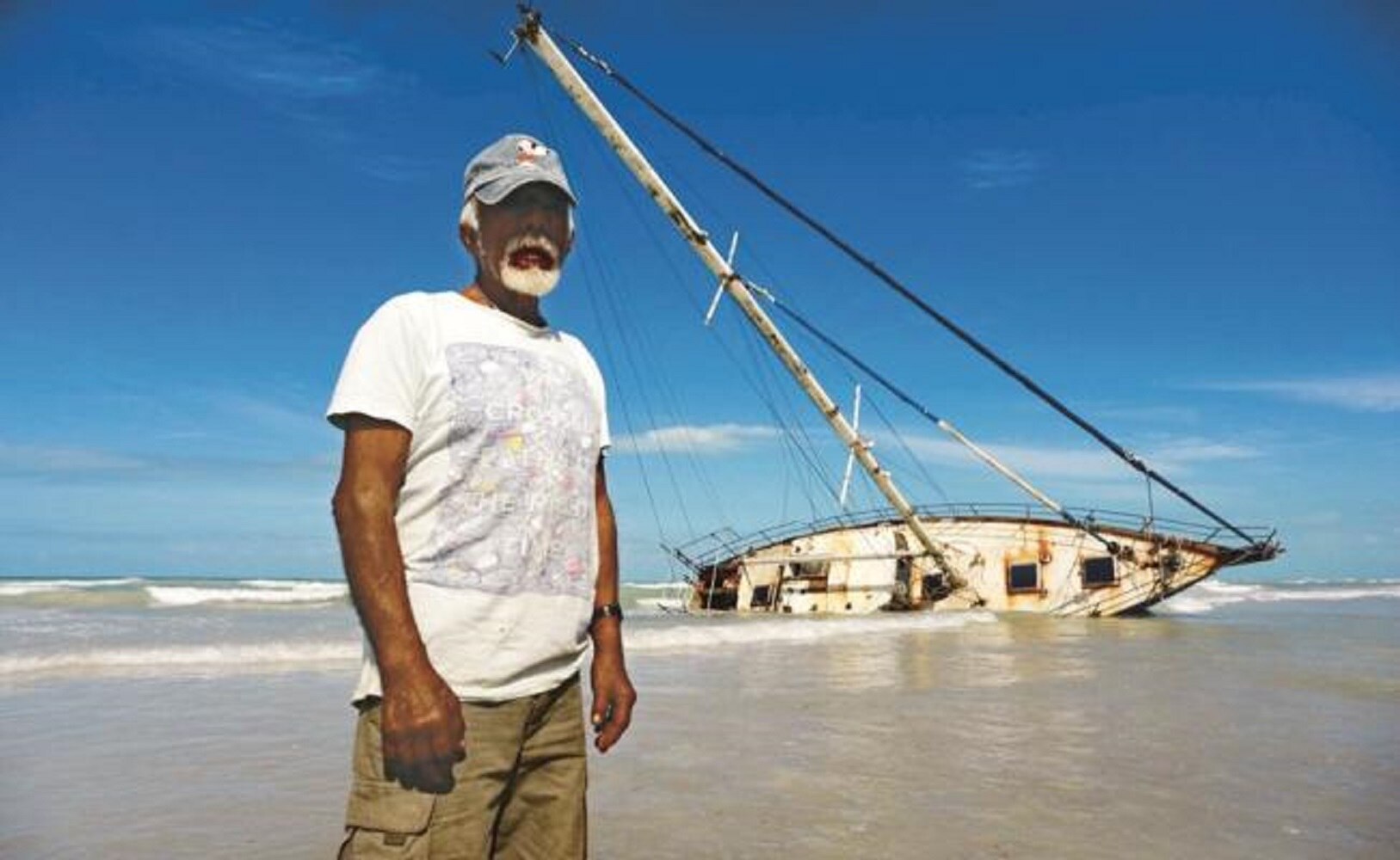 El septuagenario narra que ha pasado su vida en las aguas; primero en su trabajo como buzo y años más tarde navegando por el mundo con un inquebrantable espíritu de trotamundos y la fortuna de encontrar otros hombres de mar.(FOTOS: CUAUHTÉMOC MORENO)